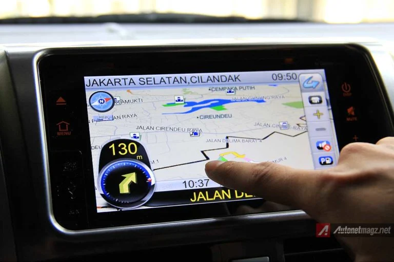 mobil buatan Indonesia dengan sistem navigasi