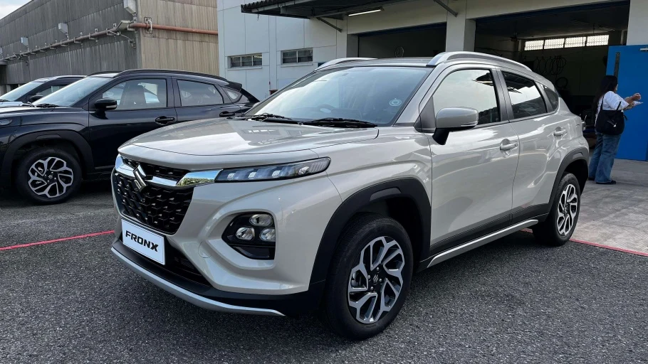 review interior mobil buatan Indonesia: Menilik Desain dan Kenyamanan