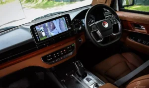 Review interior mobil buatan Indonesia: Teknologi dan Fitur Canggih