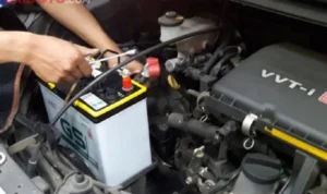 Bahaya pasang aki mobil terbalik kutubnya meskipun sebentar: Mengapa Ini Sangat Berbahaya?