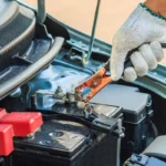 Berapa biaya cas aki mobil di tukang aki terdekat? Rincian Harga Berdasarkan Faktor Utama