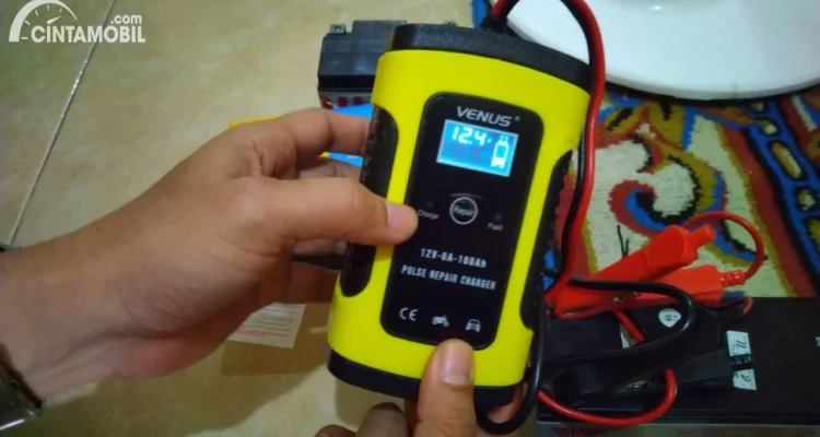 Berapa jam harus cas aki mobil yang kosong total