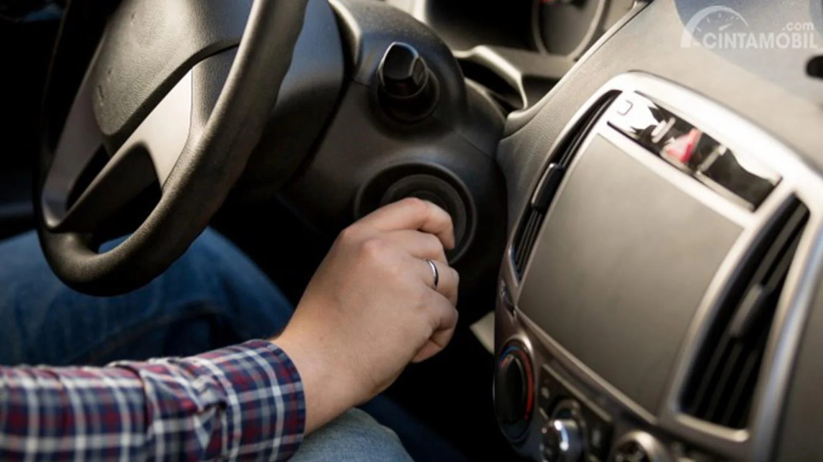 Berapa lama aki mobil kuat menyalakan kulkas mobil saat mesin mati: Faktor-faktor utama