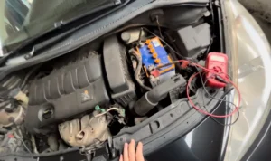 Berapa voltase aki mobil normal saat mesin mati dan hidup