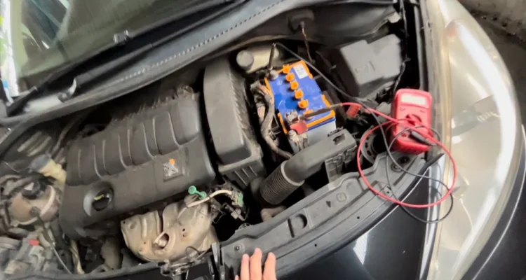 Berapa voltase aki mobil normal saat mesin mati dan hidup