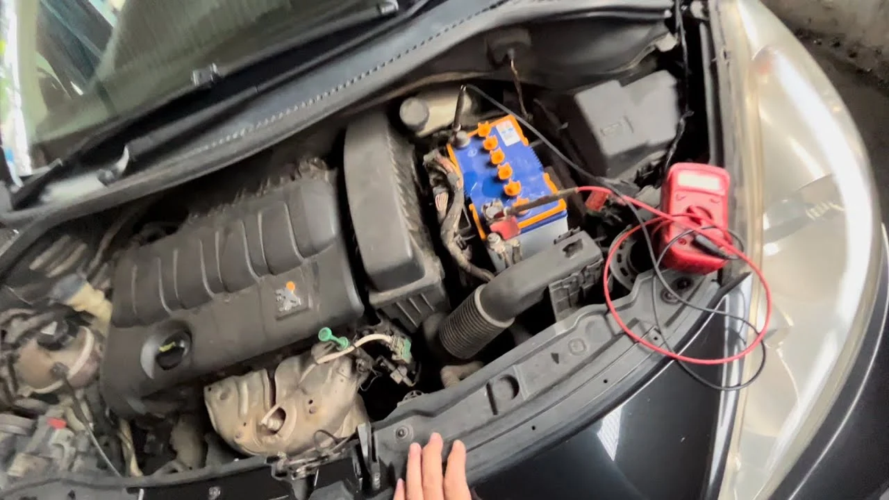 Berapa voltase aki mobil normal saat mesin mati dan hidup