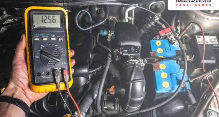 Berapa voltase minimal aki mobil untuk bisa starter: standar umum dan variasinya