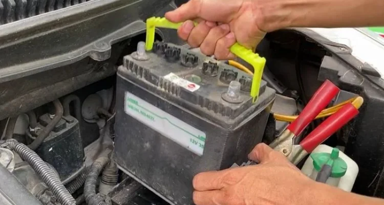 Cara ganti aki mobil agar pengaturan jam di head unit tidak reset: Persiapan Awal