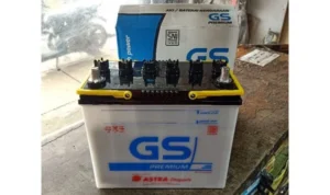 Cara ganti aki mobil merek GS Astra Premium (Aki Basah) – Memasang Aki Baru