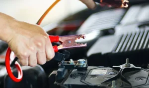 Cara ganti aki mobil merek Motobatt vs Delkor: Persiapan dan Alat yang Diperlukan