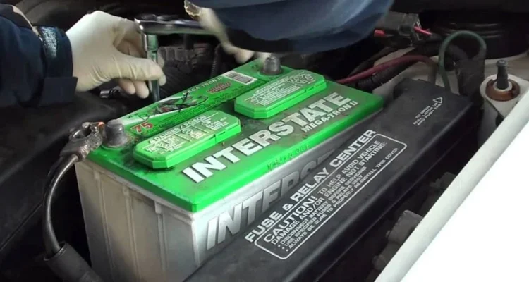 Cara ganti aki mobil merek Rocket Battery SMF: Persiapan awal yang wajib dilakukan