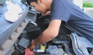 Cara ganti aki mobil tanpa alat bantu (manual tangan): Persiapan dan Langkah‑Langkah