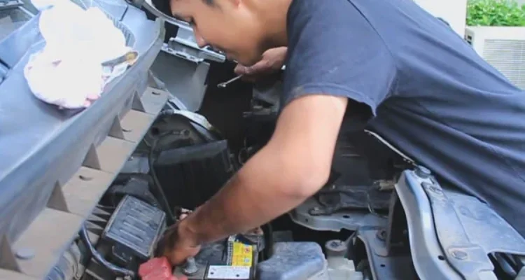 Cara ganti aki mobil tanpa alat bantu (manual tangan): Persiapan dan Langkah‑Langkah