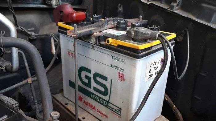 Cara ganti aki mobil tanpa bantuan bengkel: Langkah demi langkah