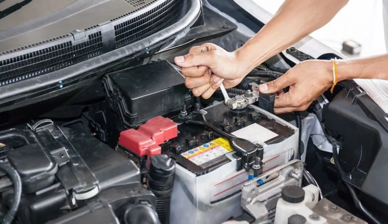 Cara ganti aki mobil untuk mobil operasional kantor (high mileage): Persiapan sebelum memulai