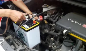 Cara ganti aki mobil yang diletakkan di bawah karpet bagasi: Persiapan awal