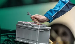 Cara ganti aki mobil yang dipasang di dalam kotak box (custom): Persiapan Awal