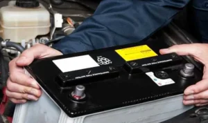 Cara ganti aki mobil yang memiliki sensor arus di terminal negatif: Langkah Praktis