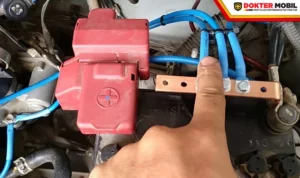Cara ganti aki mobil yang menggunakan kabel grounding tambahan: Persiapan Awal