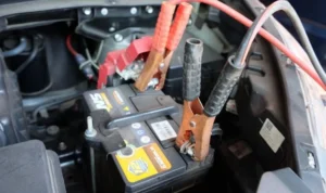 Cara jumper aki mobil soak ke aki baru: Langkah demi langkah