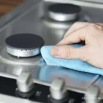 Cara membersihkan kerak asam aki dengan soda kue: Persiapan awal