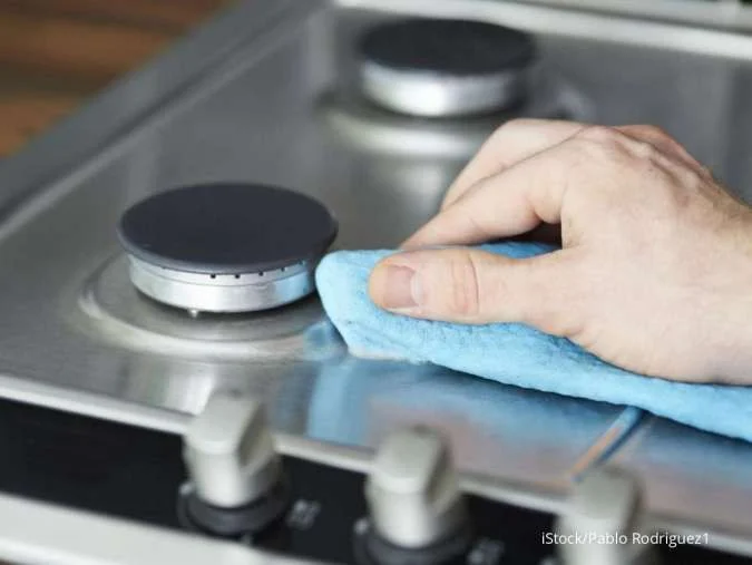 Cara membersihkan kerak asam aki dengan soda kue: Persiapan awal