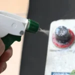 Cara membersihkan korosi aki dengan air panas sebelum pasang: Persiapan Awal