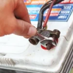 Cara membersihkan terminal aki mobil: Langkah demi langkah