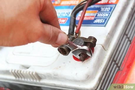 Cara membersihkan terminal aki mobil: Langkah demi langkah