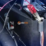 Cara pasang aki mobil agar tidak merusak sensor hujan (rain sensor)