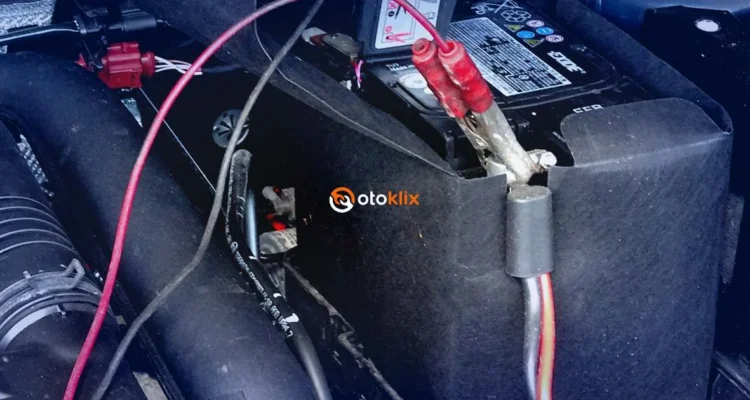 Cara pasang aki mobil agar tidak merusak sensor hujan (rain sensor)