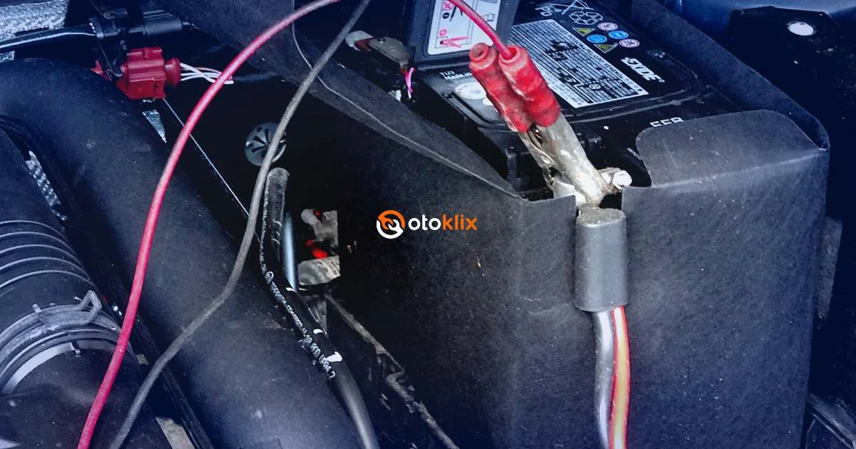 Cara pasang aki mobil agar tidak merusak sensor hujan (rain sensor)