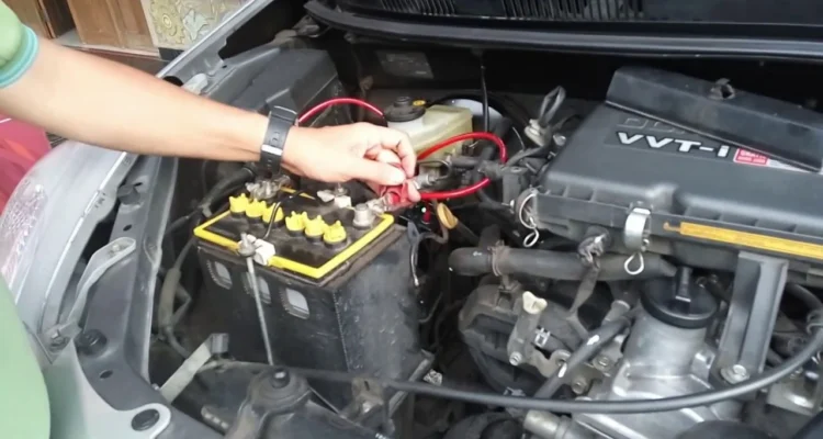 Cara pasang aki mobil dengan tambahan volt stabilizer eksternal: Persiapan Awal