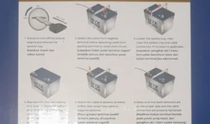 Cara pasang aki mobil Isuzu Panther: Mengangkat dan mengganti aki