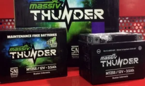 Cara pasang aki mobil merek Massiv White vs Massiv Thunder: Persiapan Alat dan Keamanan