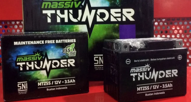 Cara pasang aki mobil merek Massiv White vs Massiv Thunder: Persiapan Alat dan Keamanan