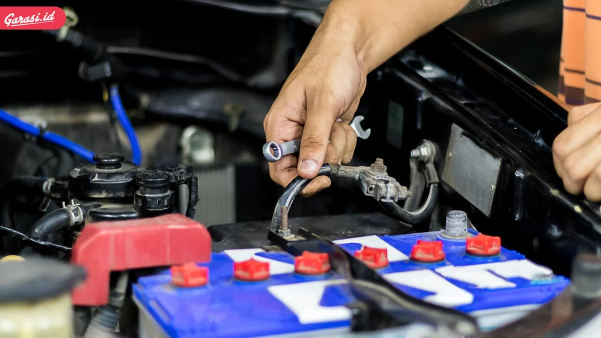 Cara pasang aki mobil untuk mobil yang sudah modifikasi total: Persiapan Awal