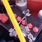 Cara pasang alat cut-off aki mobil untuk mobil simpanan: Persiapan Alat dan Bahan