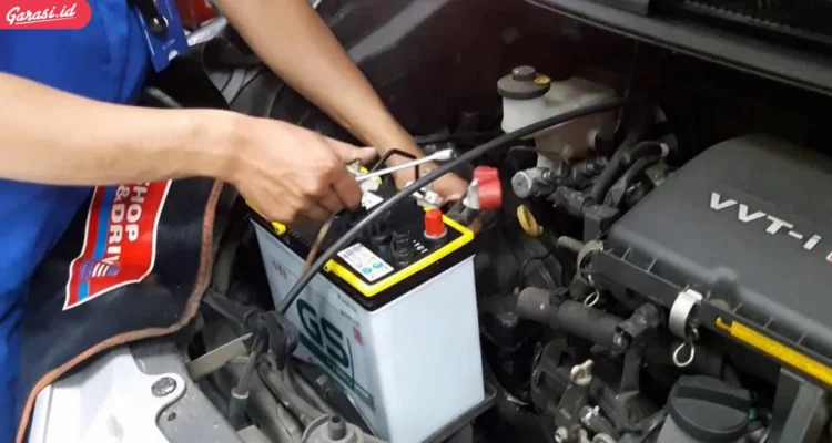 Cara pasang bracket aki mobil yang lepas/hilang – Langkah demi langkah