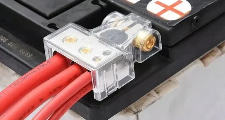 Cara pasang busbar di terminal aki untuk rapihkan kabel aksesoris