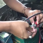 Cara pasang pembatas tegangan (Voltage Limiter) pada aki mobil: Persiapan awal