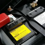 Efek buruk ganti aki mobil saat mesin hidup terhadap kelistrikan