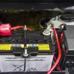 Fungsi aki 12v pada mobil Tesla dan cara menggantinya: Mengapa Aki 12 V Penting?