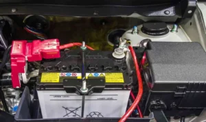 Fungsi aki 12v pada mobil Tesla dan cara menggantinya: Mengapa Aki 12 V Penting?