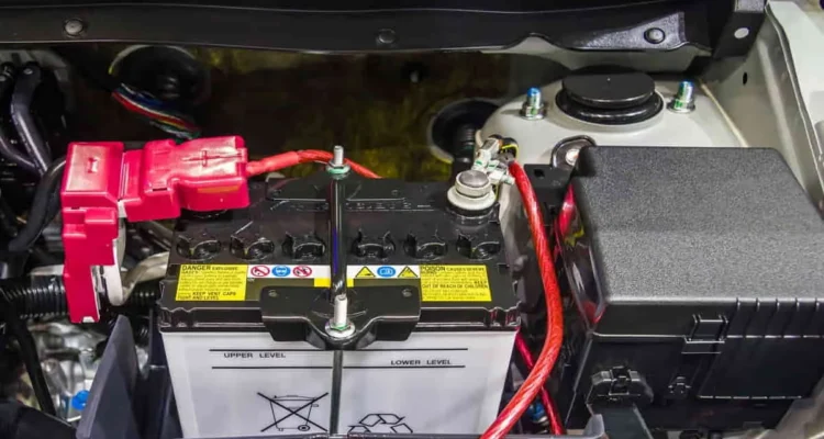 Fungsi aki 12v pada mobil Tesla dan cara menggantinya: Mengapa Aki 12 V Penting?