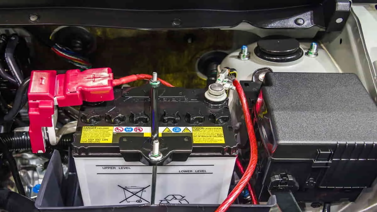 Fungsi aki 12v pada mobil Tesla dan cara menggantinya: Mengapa Aki 12 V Penting?