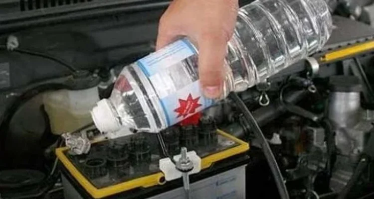 Kenapa air aki mobil basah sering meluap dan bikin karat?