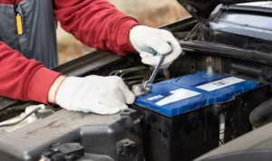 Langkah-langkah aman memasang aki mobil dengan posisi yang tepat