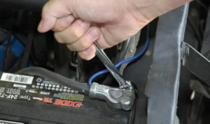 Memasang Aki Baru Tanpa Mengganggu Sistem Audio Bose/Premium