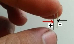 Mengoreksi pemasangan kutub terbalik dengan aman